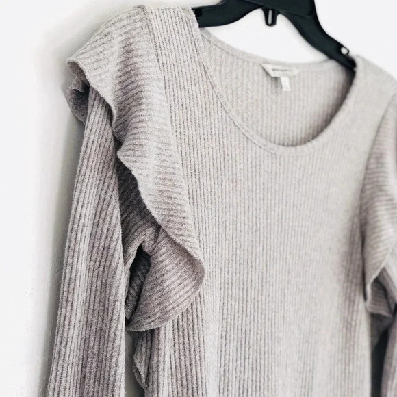 Lucky Brand | Grey Ruffle Shoulders Ribbed Lightweight Sweater Size XS - Picture 5 of 5